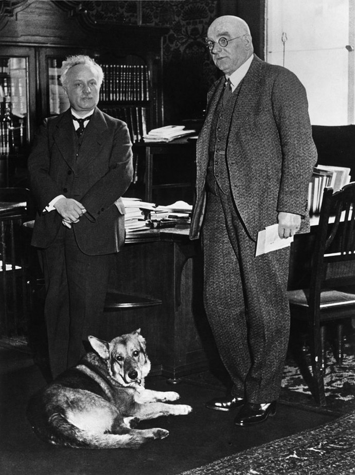 Bildinformation: Der preußische Ministerpräsident Otto Braun (r.) und sein Innenminister Carl Severing in Brauns Arbeitszimmer
